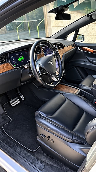 Tesla Model X 4 of 4