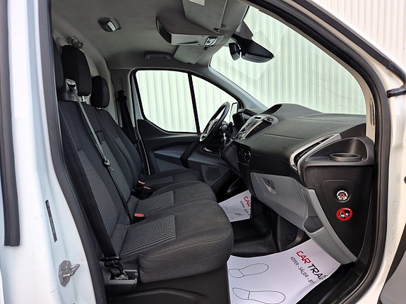 Ford Transit Custom 27 of 29