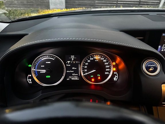 Lexus IS300h 6 of 6