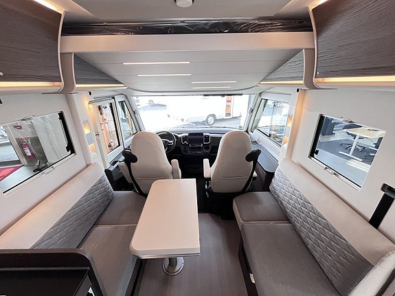 Adria Sonic Supreme 700 DL / ALDE / Hydraulben / Solcell / Automat / Långbäddar 8 of 26