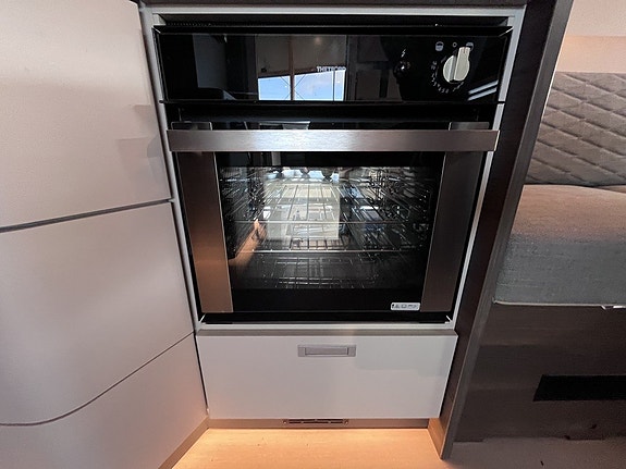 Adria Sonic Supreme 700 DL / ALDE / Hydraulben / Solcell / Automat / Långbäddar 13 of 26