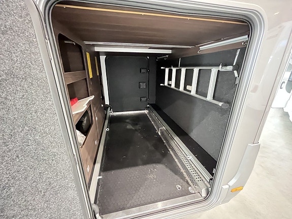 Adria Sonic Supreme 700 DL / ALDE / Hydraulben / Solcell / Automat / Långbäddar 6 of 26