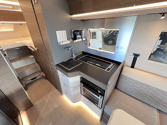 Adria Sonic Supreme 700 DL / ALDE / Hydraulben / Solcell / Automat / Långbäddar 11 of 26