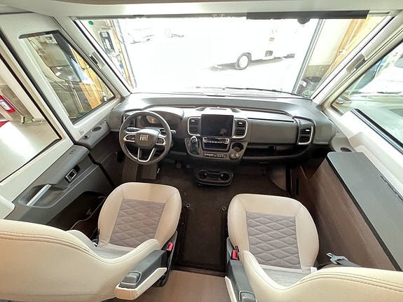 Adria Sonic Supreme 700 DL / ALDE / Hydraulben / Solcell / Automat / Långbäddar 20 of 26