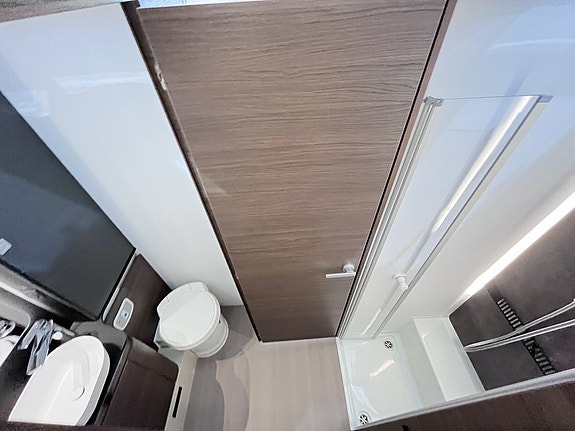 Adria Sonic Supreme 700 DL / ALDE / Hydraulben / Solcell / Automat / Långbäddar 17 of 26