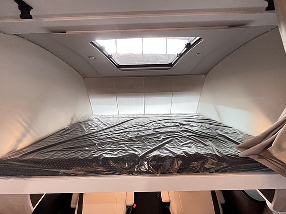 Adria Sonic Supreme 700 DL / ALDE / Hydraulben / Solcell / Automat / Långbäddar 9 of 26
