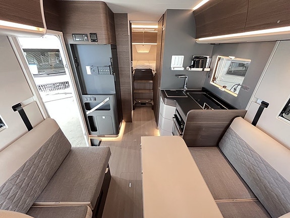 Adria Sonic Supreme 700 DL / ALDE / Hydraulben / Solcell / Automat / Långbäddar 10 of 26