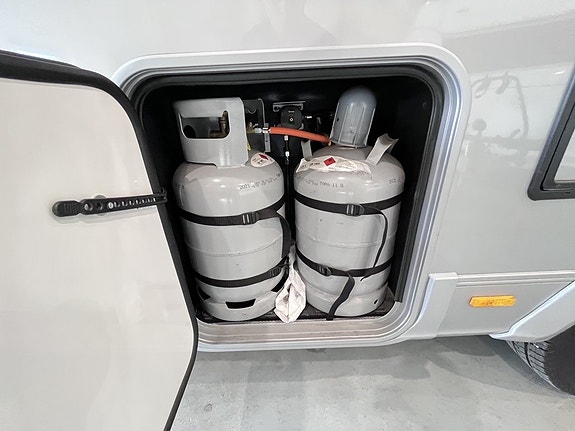 Adria Sonic Supreme 700 DL / ALDE / Hydraulben / Solcell / Automat / Långbäddar 5 of 26