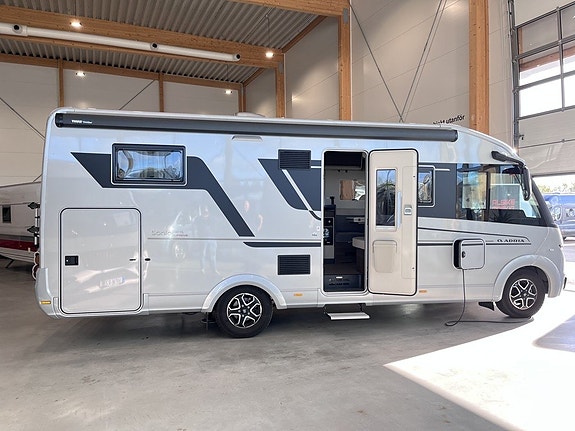 Adria Sonic Supreme 700 DL / ALDE / Hydraulben / Solcell / Automat / Långbäddar 2 of 26