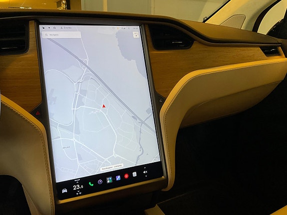 Tesla Model X 14 of 18