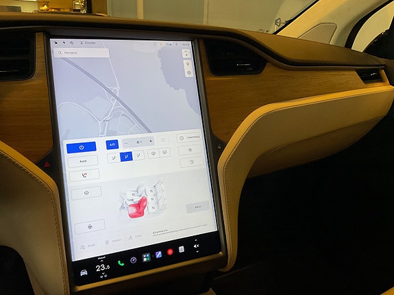 Tesla Model X 13 of 18