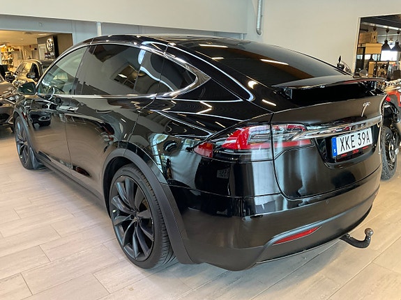 Tesla Model X 7 of 18
