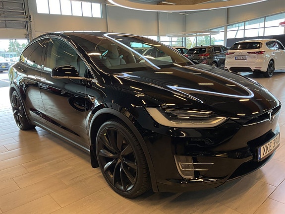 Tesla Model X 4 of 18