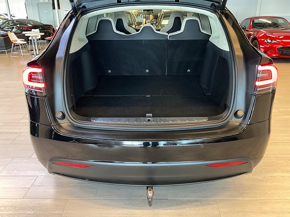 Tesla Model X 18 of 18