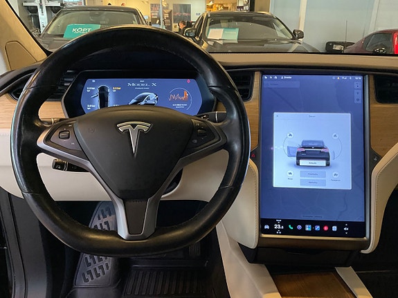 Tesla Model X 8 of 18