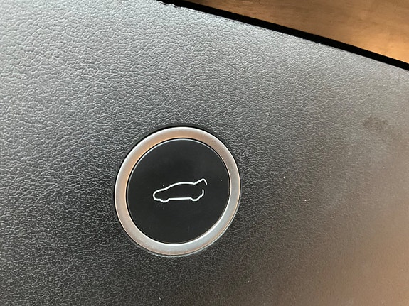 Tesla Model X 17 of 18