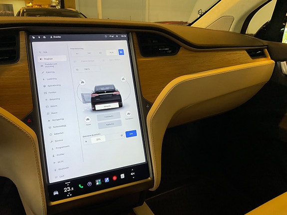 Tesla Model X 11 of 18