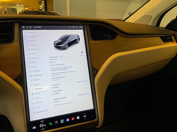 Tesla Model X 12 of 18