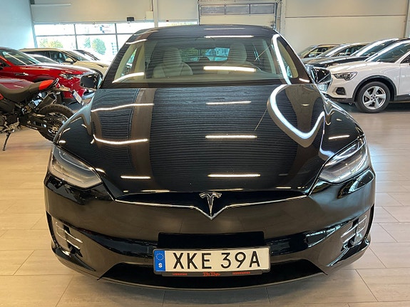 Tesla Model X 2 of 18