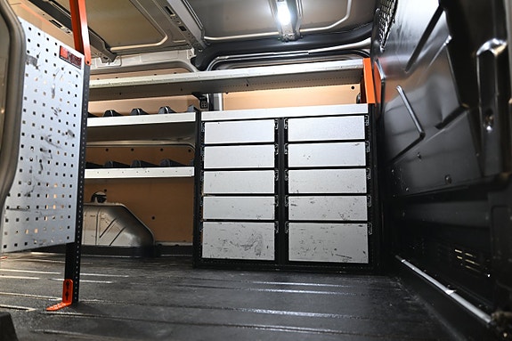 Ford Transit Custom 17 of 30