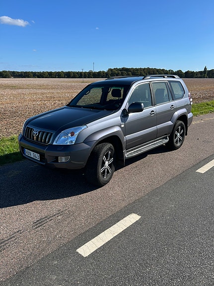 Toyota Land Cruiser 4 of 10