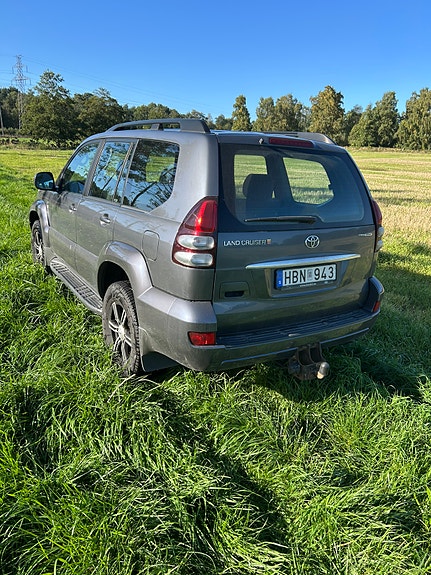 Toyota Land Cruiser 3 of 10