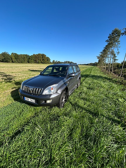 Toyota Land Cruiser 2 of 10