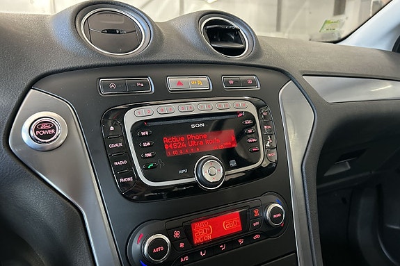 Ford Mondeo 22 of 28