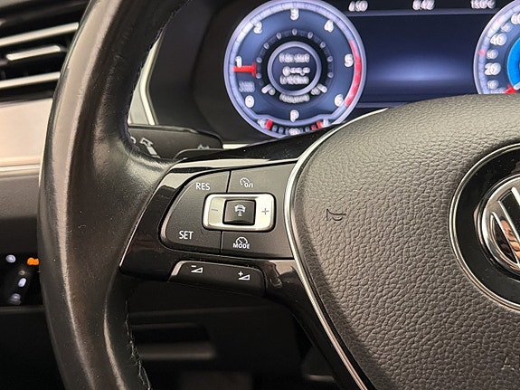 Volkswagen Passat 16 of 30