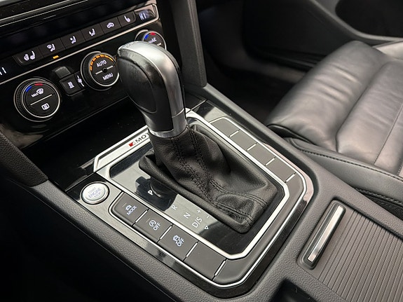 Volkswagen Passat 27 of 30