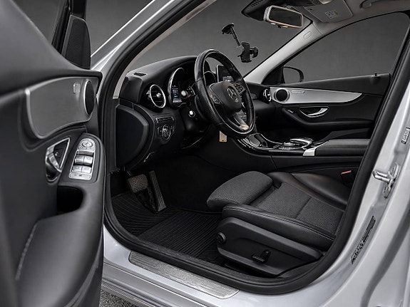 Mercedes-Benz C180 7 of 12