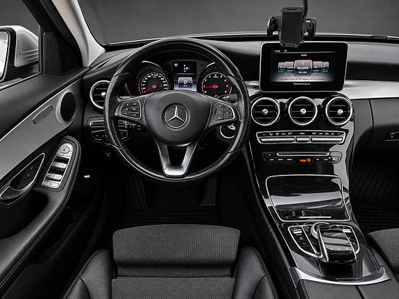 Mercedes-Benz C180 9 of 12