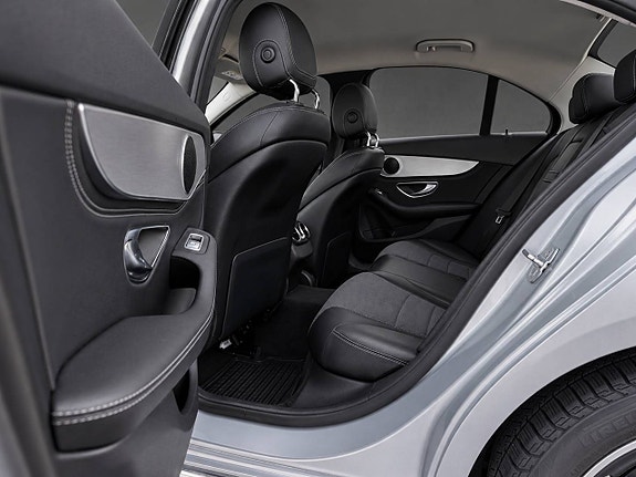 Mercedes-Benz C180 12 of 12