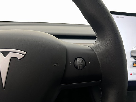 Tesla Model Y 19 of 30
