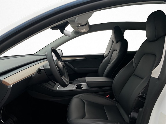 Tesla Model Y 14 of 30