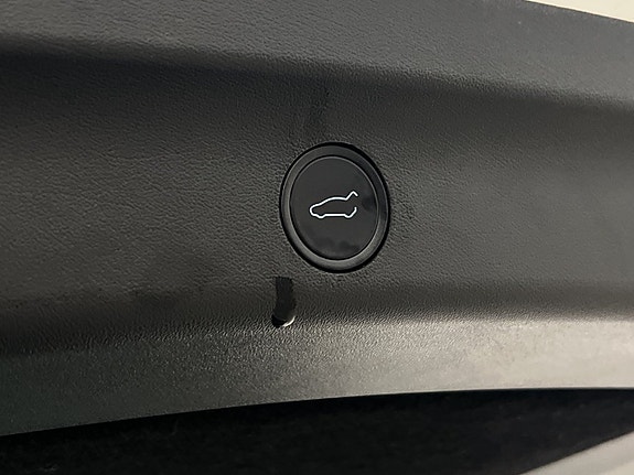 Tesla Model Y 12 of 30