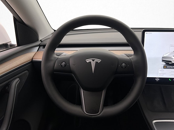 Tesla Model Y 17 of 30
