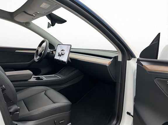 Tesla Model Y 30 of 30