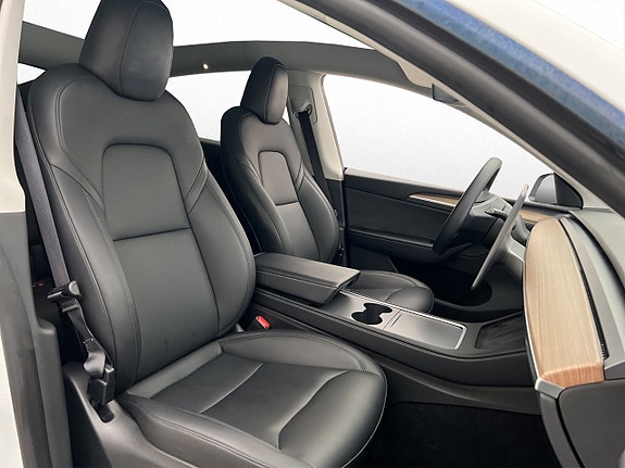 Tesla Model Y 29 of 30