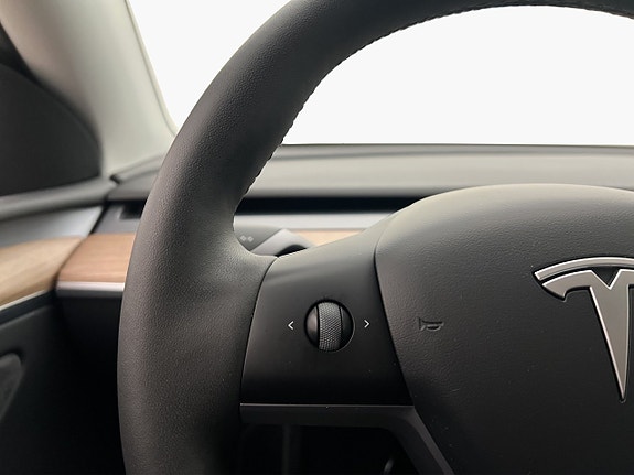 Tesla Model Y 18 of 30