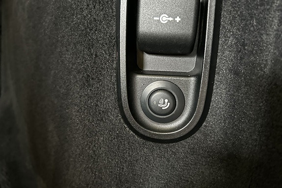 BMW 530e 11 of 12