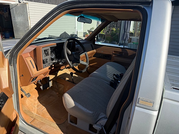 Chevrolet K1500 2 of 5