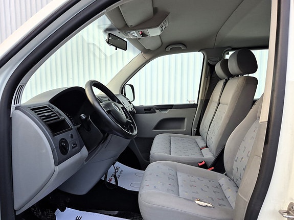 Volkswagen Caravelle 11 of 24