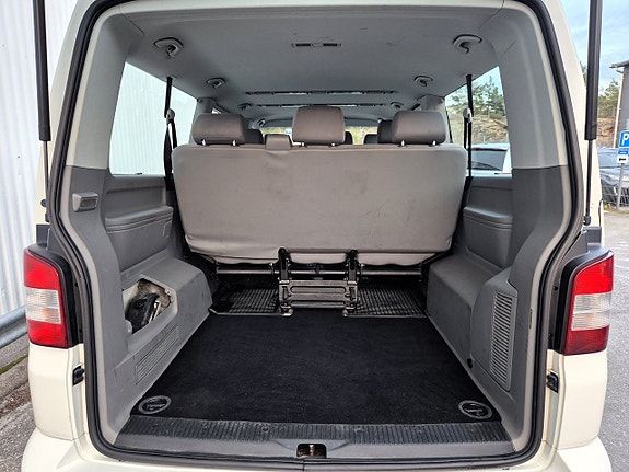 Volkswagen Caravelle 9 of 24