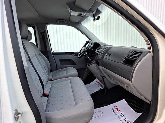 Volkswagen Caravelle 20 of 24
