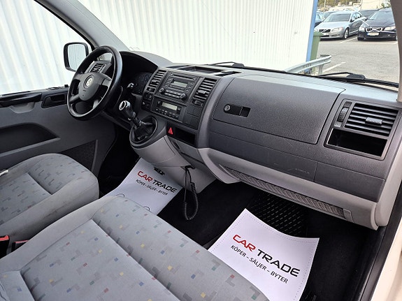 Volkswagen Caravelle 21 of 24