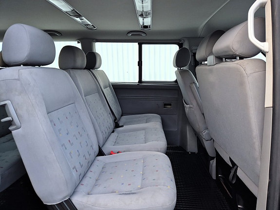 Volkswagen Caravelle 22 of 24