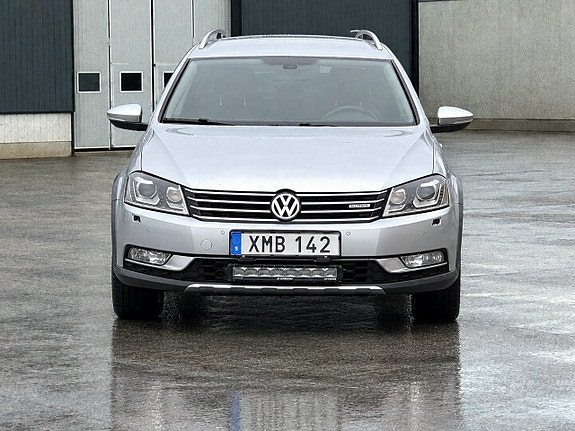 Volkswagen Passat Alltrack 2 of 10