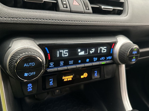 Toyota RAV4 24 of 30