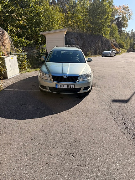 Skoda Octavia 3 of 9